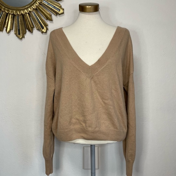 Serra Wool Cashmere V Neck Sweater - Picture 6 of 15